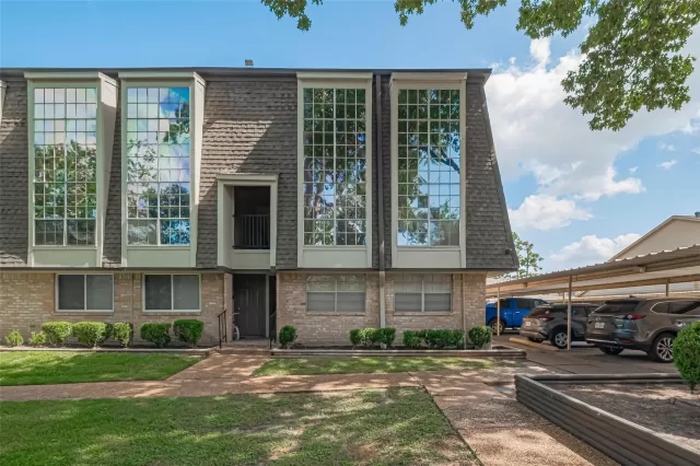 MLS: 33485954 Condo For Sale