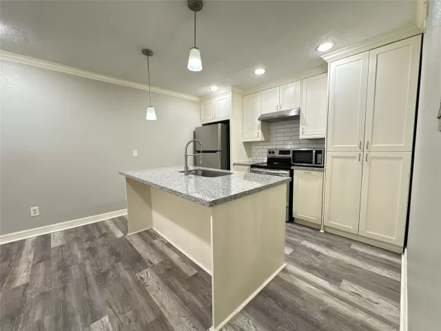 MLS: 33560034 Condo For Sale