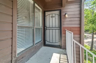 Photo #3: 33812702 Listing