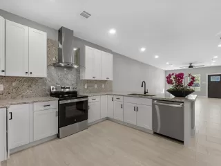 Photo #3: 33938833 Listing 