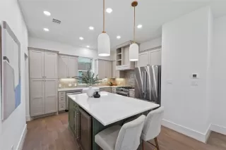 Photo #5: 33966383 Listing