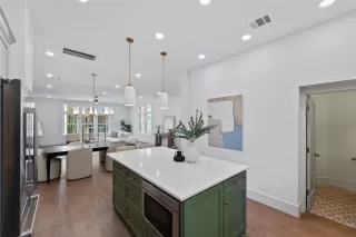 Photo #6: 33966383 Listing