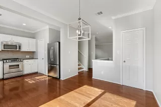 Photo #2: 35348320 Listing 