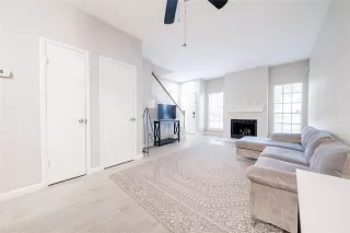 Photo #4: 35807433 Listing