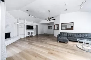 Photo #2: 37953792 Listing 