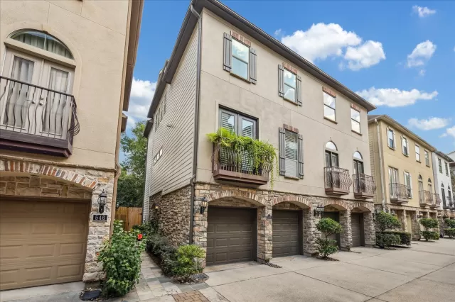 MLS: 38077364 Condo For Sale