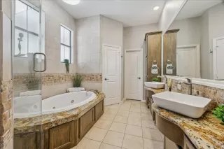 Photo #4: 38077364 Listing