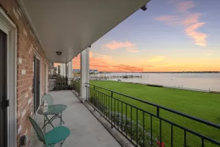 Browse active condo listings in NATCHEZ LANDING