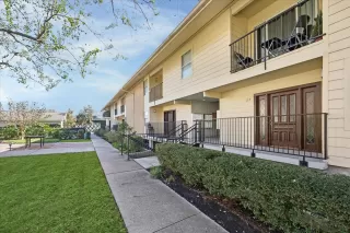 Photo #3: 39385857 Listing