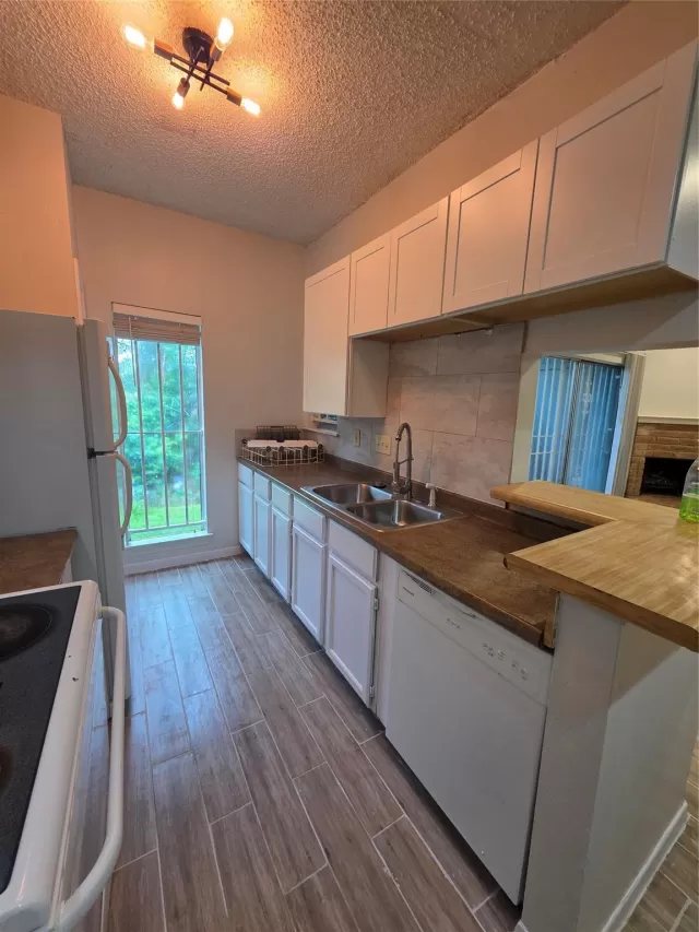 MLS: 39981339 Condo For Sale