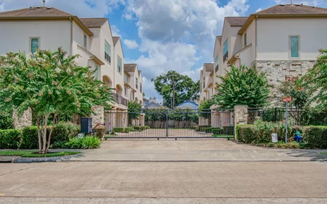 MLS: 40876040 Condo For Sale