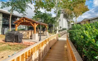 Photo #5: 42737388 Listing