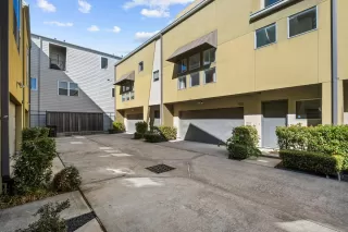 Photo #2: 42883931 Listing 