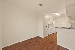 Photo #5: 42916688 Listing