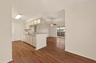 Photo #6: 42916688 Listing