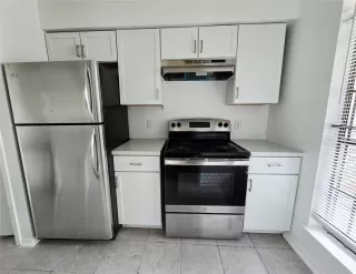 Photo #3: 4304520 Listing 