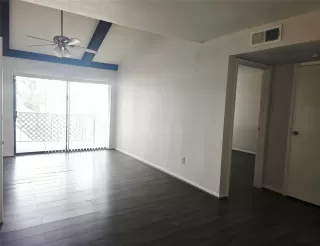 Photo #5: 4304520 Listing 