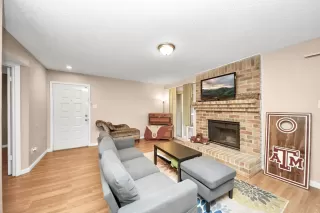 Photo #3: 4380175 Listing 