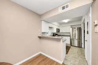 Photo #6: 4380175 Listing 