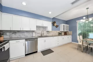 Photo #4: 4408637 Listing 