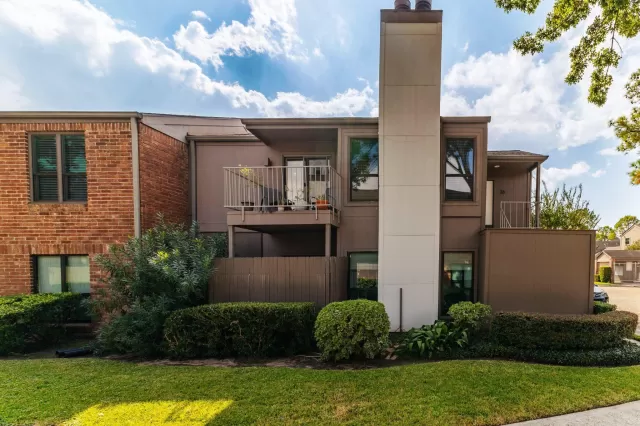 MLS: 44376258 Condo For Sale