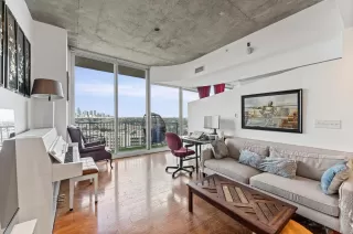 Photo #1: 4488026 Listing 