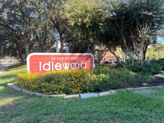 Browse active condo listings in IDLEWOOD