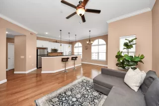 Photo #6: 4513103 Listing