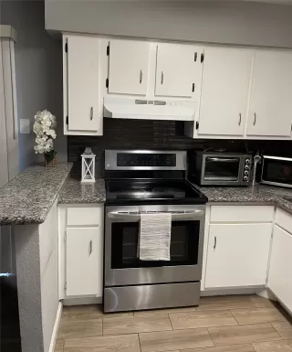 Photo #1: 4522768 Listing