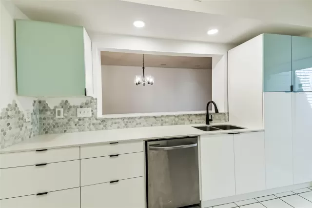 MLS: 46043764 Condo For Sale