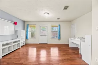 Photo #5: 46111554 Listing