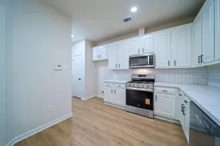 Photo #3: 4686960 Listing 