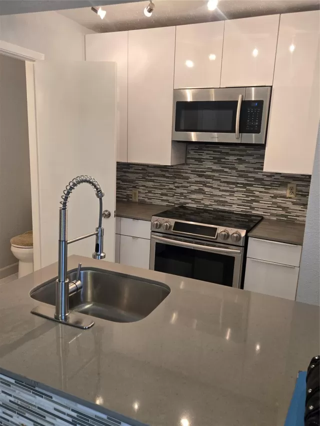 MLS: 46875843 Condo For Sale