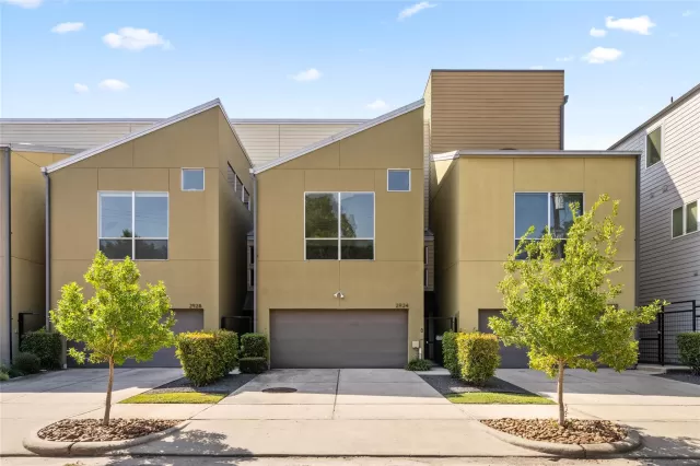 MLS: 46914479 Condo For Sale