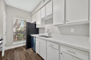 Photo #5: 4737490 Listing