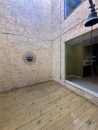 Photo #5: 48365900 Listing