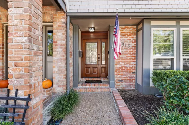 MLS: 4941753 Condo For Sale