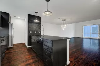 Photo #6: 50384365 Listing 