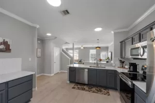 Photo #5: 50741429 Listing