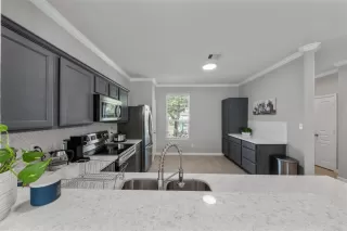 Photo #6: 50741429 Listing