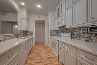 Photo #2: 52032588 Listing 