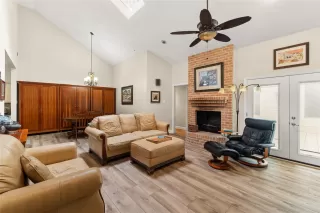 Photo #5: 52360226 Listing 