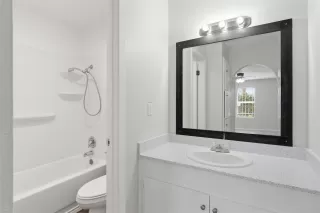 Photo #5: 52457264 Listing