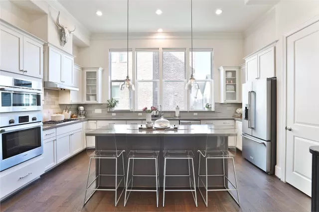 MLS: 5261022 Condo For Sale