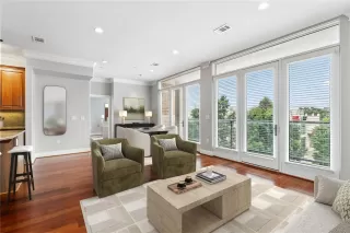 Photo #2: 53094205 Listing