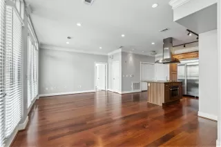 Photo #5: 53094205 Listing