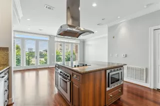 Photo #6: 53094205 Listing