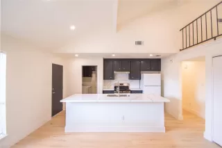 Photo #3: 53715584 Listing