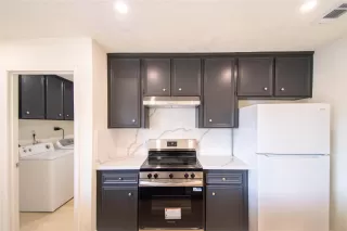 Photo #5: 53715584 Listing