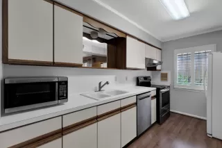 Photo #6: 53840384 Listing